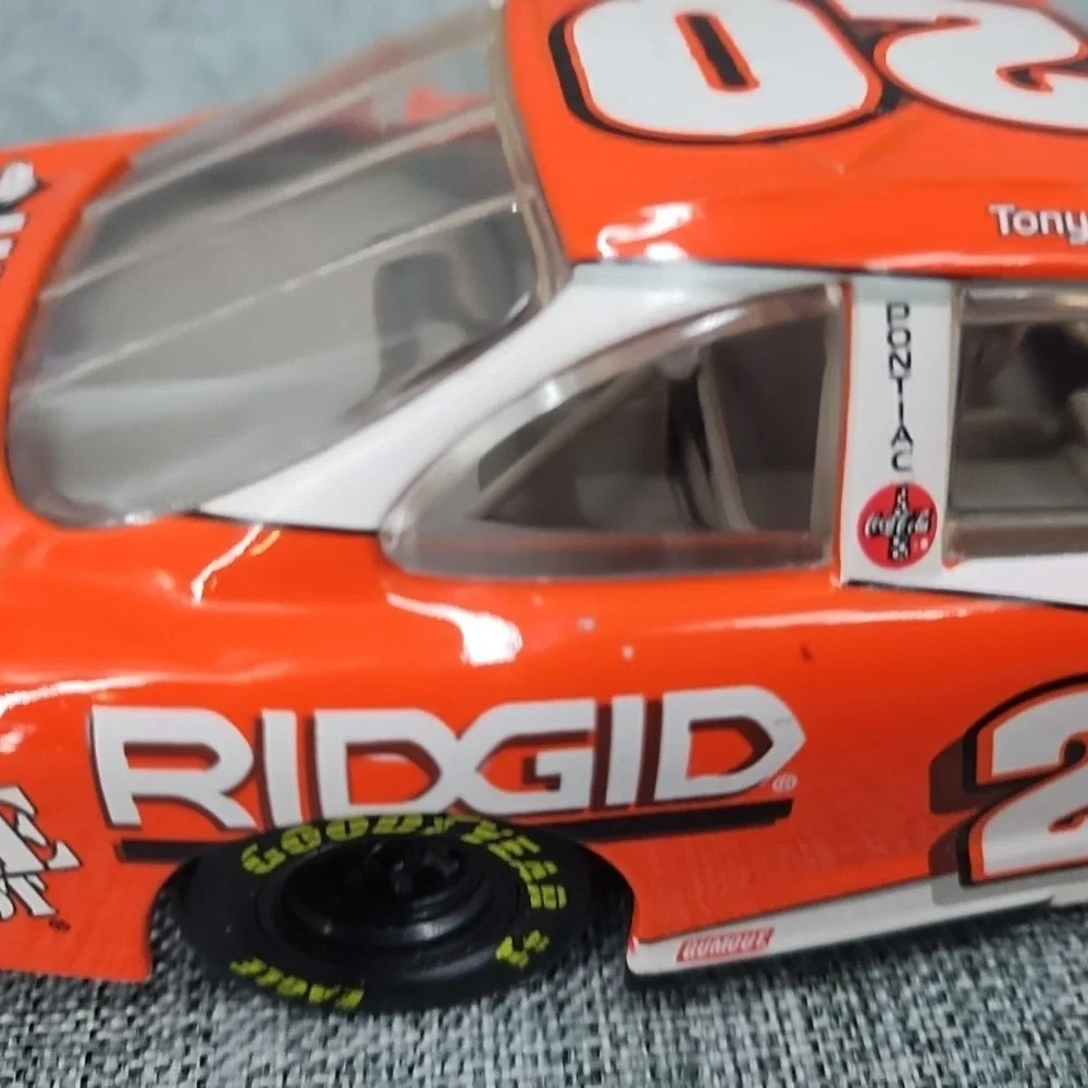 1:24 Action Diecast 1999 Nascar #20 Tony Stewart Home Depot Habitat Set of 2